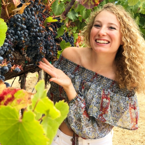 Meet Your Posher, Sarah - Picture 1 of 2